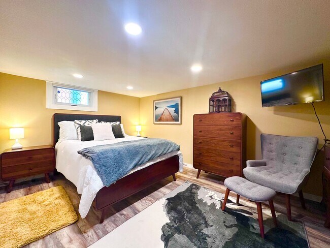Building Photo - Modern Comfort Meets Convenience – Fully F...