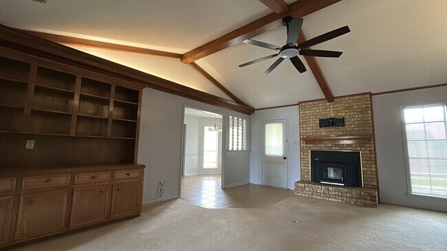 Building Photo - 1412 Woodbridge Dr