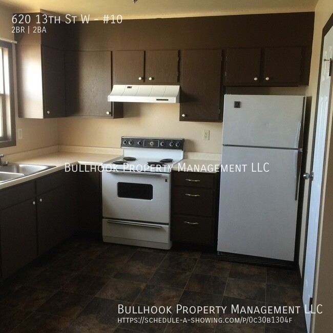 Building Photo - 2 bedroom 1-1/2 bath - Townhouse - Close t...