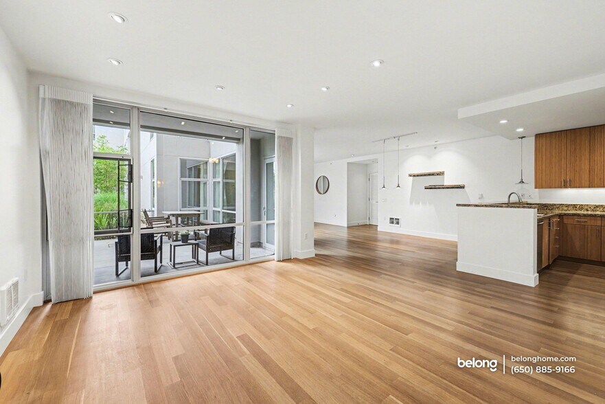 Building Photo - 235 Berry St