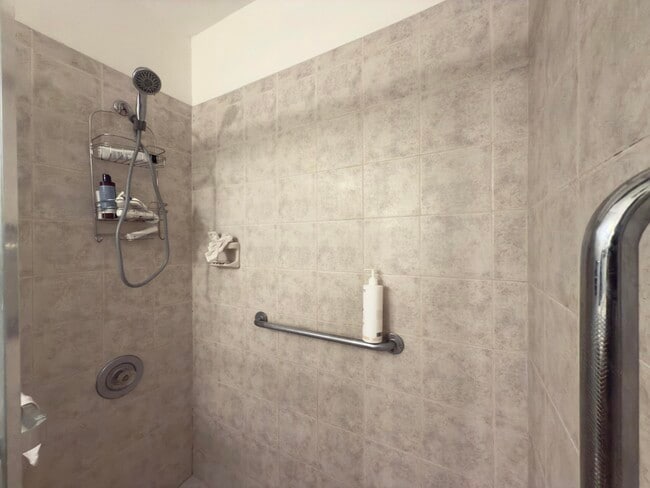 Building Photo - 1177 S Drive Cir
