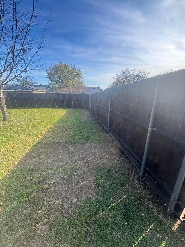 Building Photo - Solar-Powered 3BD in Lancaster with Included Yard Care & Low Utilities