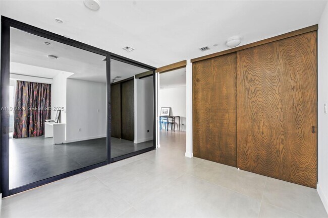 Building Photo - 900 Biscayne Blvd