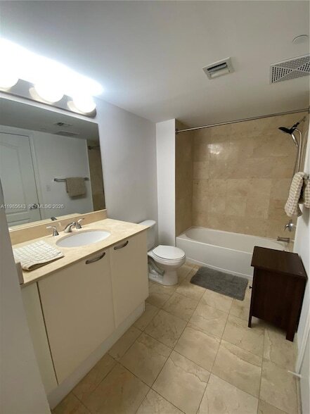 Building Photo - 2101 Brickell Ave