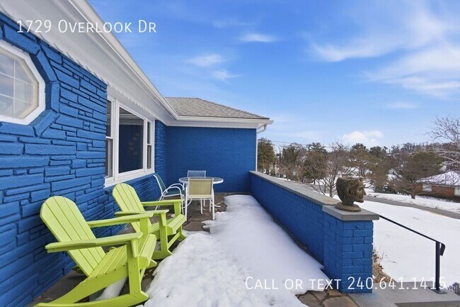 Building Photo - 1729 Overlook Dr
