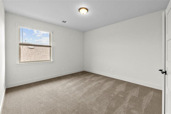 Building Photo - 1273 Summerbrooke Cir