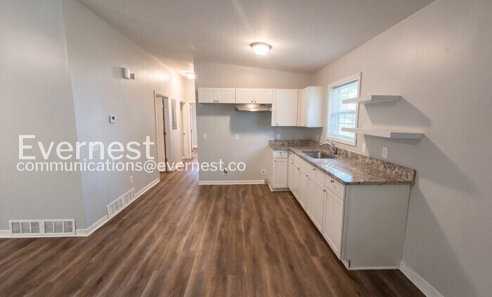 Building Photo - 3024 Pasadena Dr