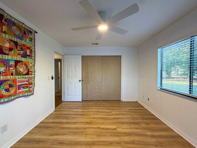 Building Photo - Pet Friendly 3BR/2BA House in Desirable Turkey Creek