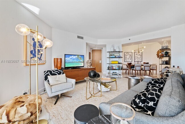 Building Photo - 20185 E Country Club Dr