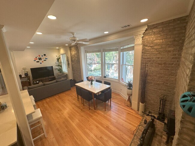 Building Photo - 807 W Buckingham Pl