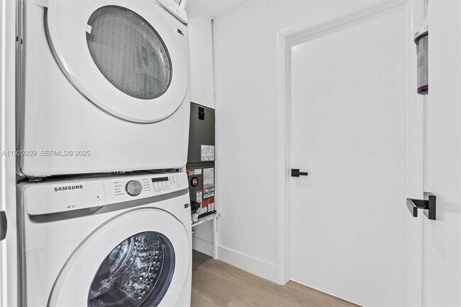 Building Photo - 2610 NW 83rd Ave