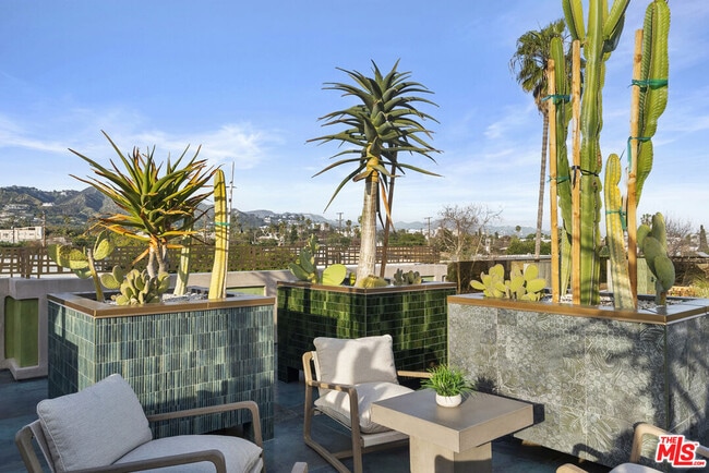 Building Photo - 1021 N Ogden Dr