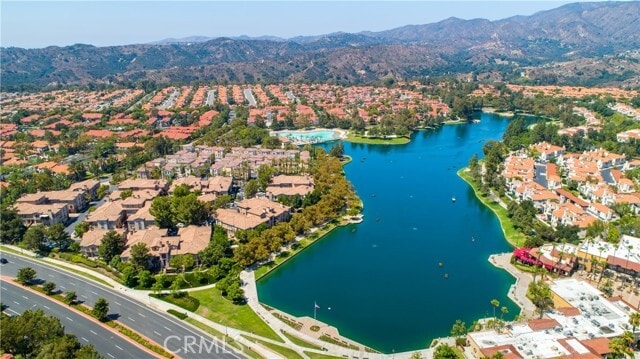 Building Photo - 2 Vía Entrada