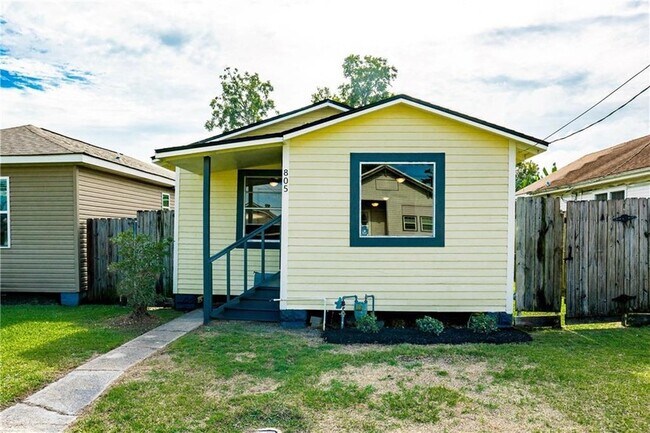 Building Photo - 805 Ave A