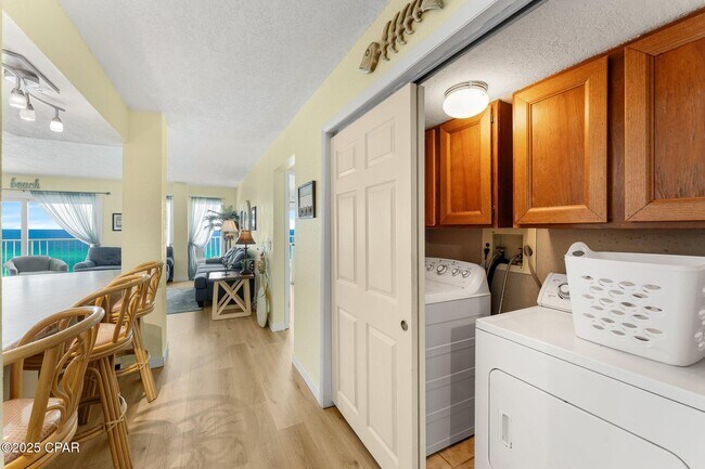 Building Photo - 8743 Thomas Dr