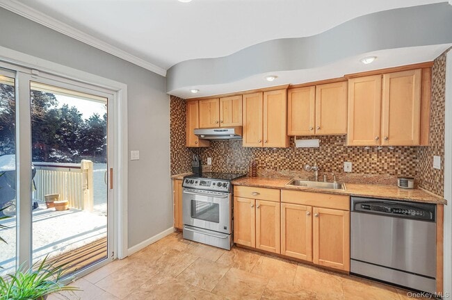 Building Photo - 6 Fairfields Ln