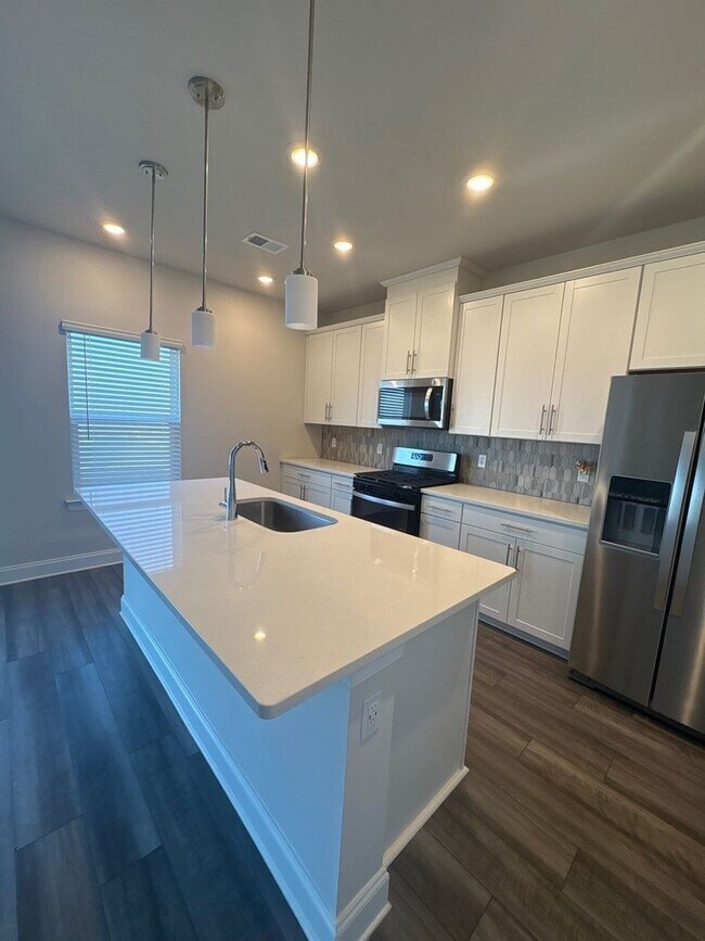 Building Photo - 3 Bedroom, 2.5 Bath and 2 Car Garage in Lebanon! $500 OFF FIRST FULL MONTH’S RENT!!