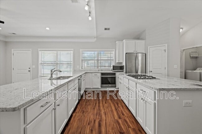 Building Photo - 417 Senate St