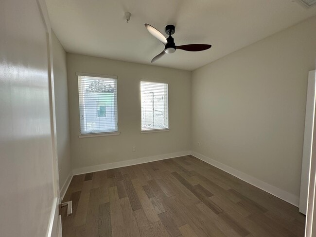 Building Photo - 140-833 Calla Terrace N