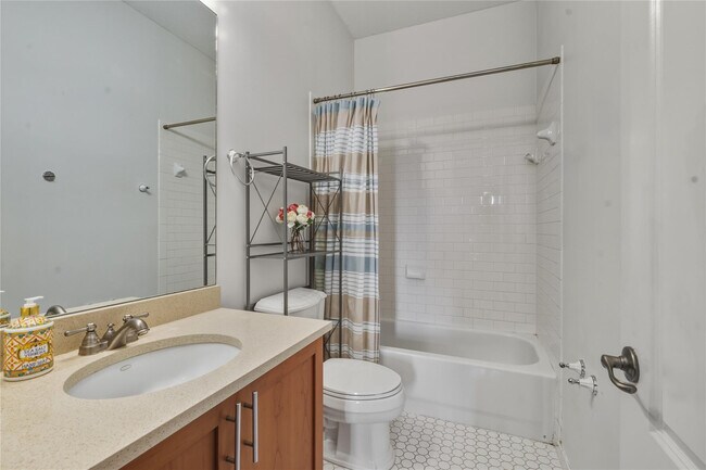 Building Photo - 1336 SW 3rd Ct