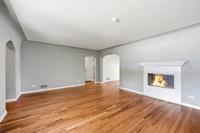 Building Photo - $2,145.95 with $600 off the first month's rent, 2 Beds - 1 Bath, Single Family Home in Denver wit...