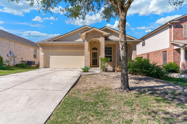 Building Photo - Spacious 4-Bed Home with Island Kitchen, Private Patio & Fenced Yard in Schertz