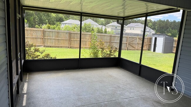 Building Photo - RATE DROP ALERT (was $2600/month) and MOVE IN SPECIAL: $1000 OFF 1ST MONTH'S RENT!**