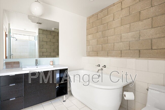 Building Photo - 3450 Cahuenga Blvd W