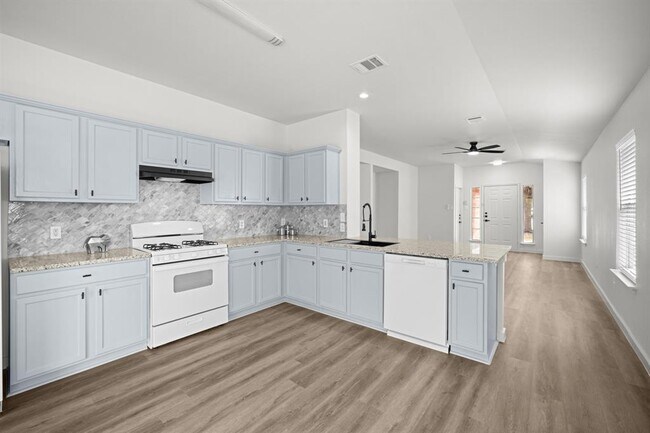 Building Photo - 15000 Sassafras Trail