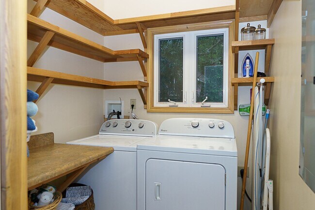 Building Photo - Amazing sunsets at this waterfront home