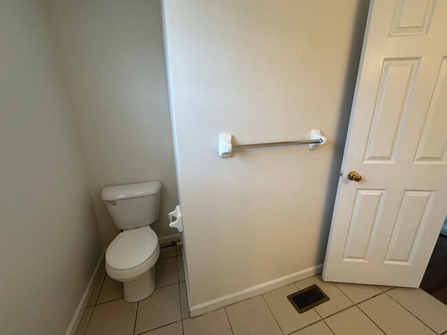 Building Photo - 1651 W Kole Dr