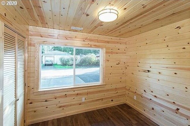 Building Photo - 18641 NE Everett Ct