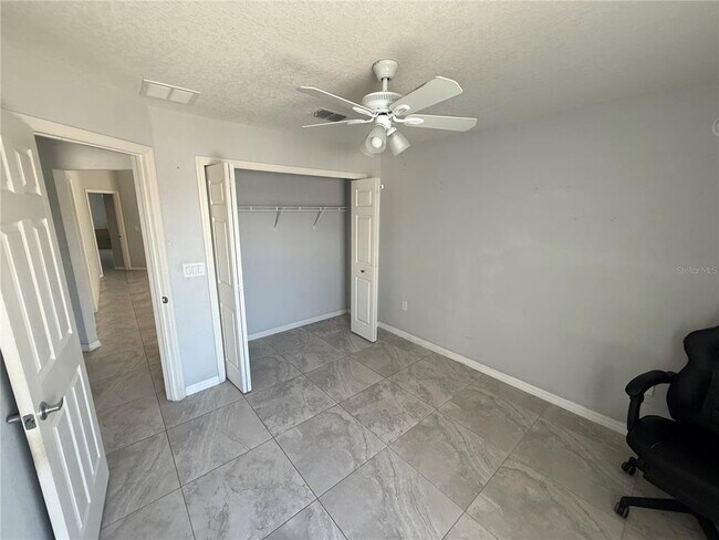 Building Photo - 2671 Sanderling St