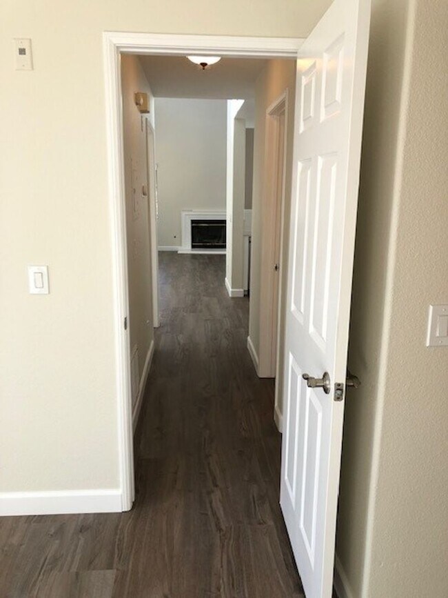 Building Photo - PICTURE PERFECT 2 BR/2 BATH PLUS LOFT END UNIT CONDO WITH DIRECT ACCESS 2 CAR GARAGE