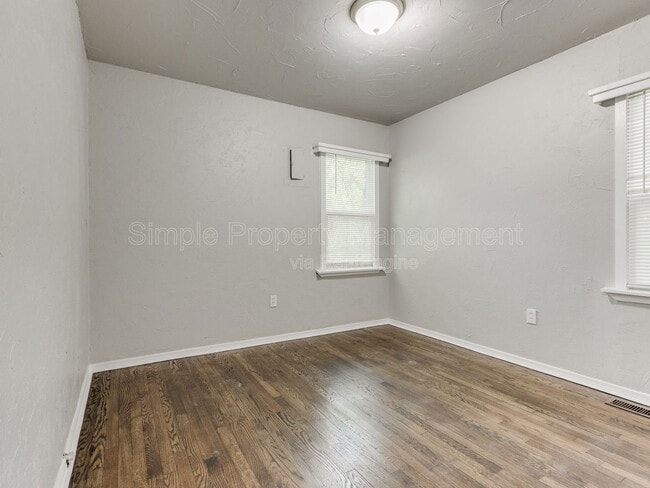 Building Photo - 1800 Hampton Rd