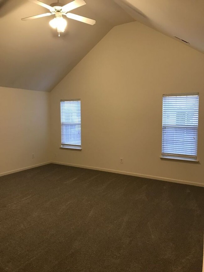 Building Photo - Lovely 3 Bed, 2.5 Bath home in Havenbrook