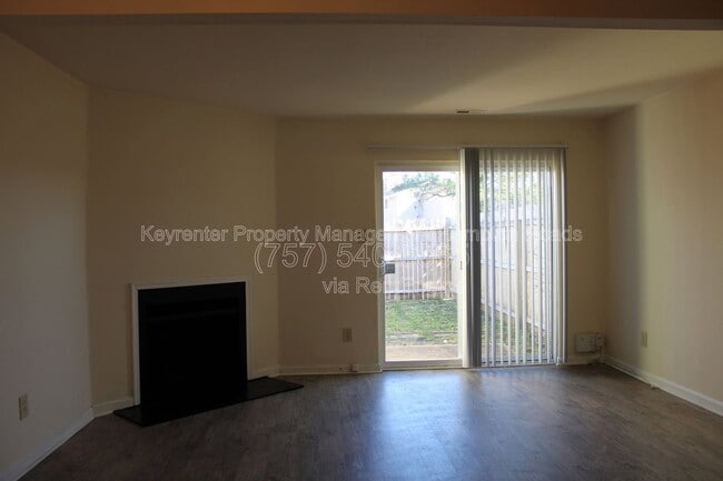 Building Photo - 1 Peachtree Ct