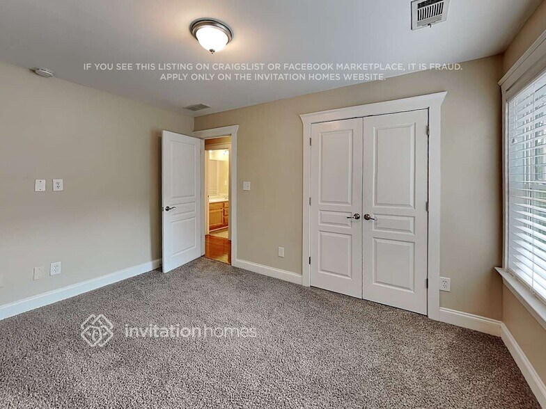 Building Photo - 1537 Boulder Walk Dr SE