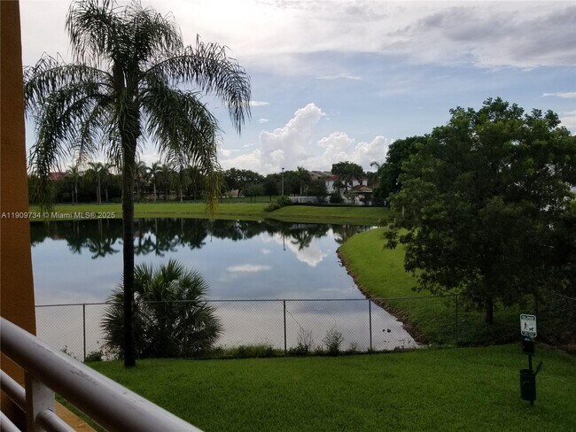 Building Photo - 9735 Fontainebleau Blvd