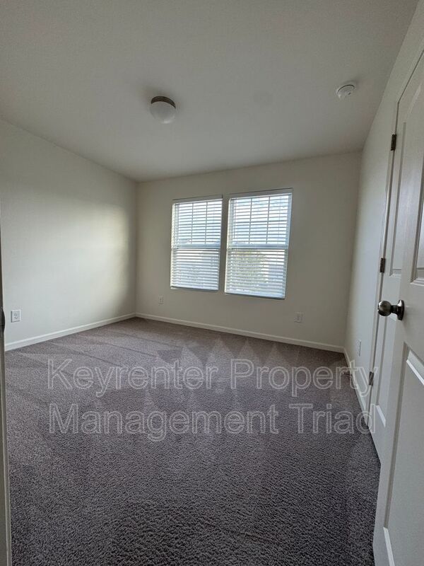 Building Photo - 5021 Red Poll Dr
