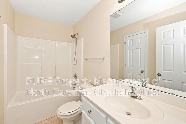 Building Photo - 1459 Ontario Dr