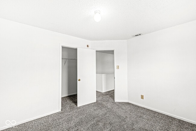 Building Photo - 7928 States Bend Dr