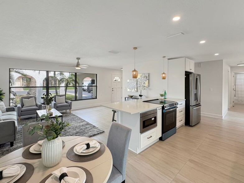 Building Photo - 9907 ISLAND HARBOR Dr