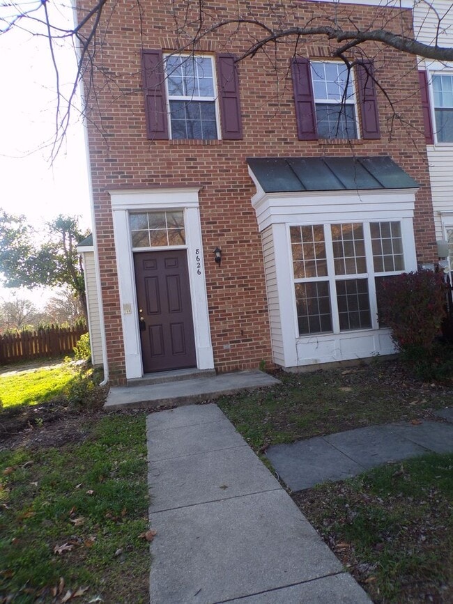 Building Photo - Odenton, 3 level twhs, end unit, Master su...