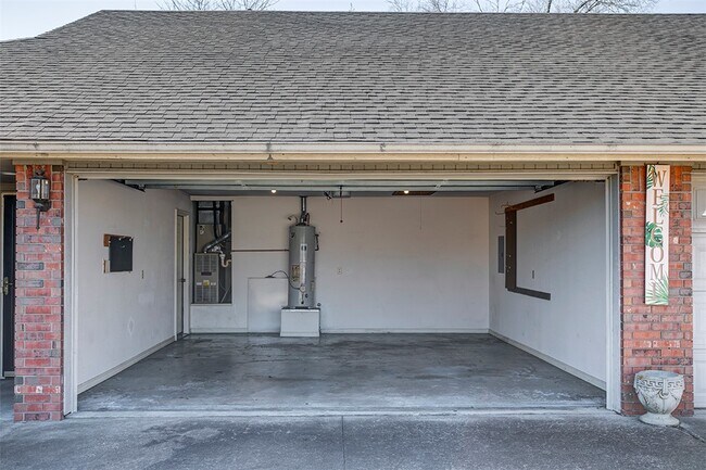 Building Photo - 706 Meghan St