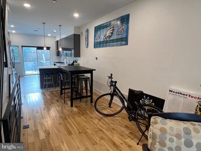 Building Photo - 1431 N 28th St