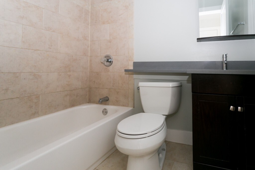 Building Photo - 696 Elm Pl