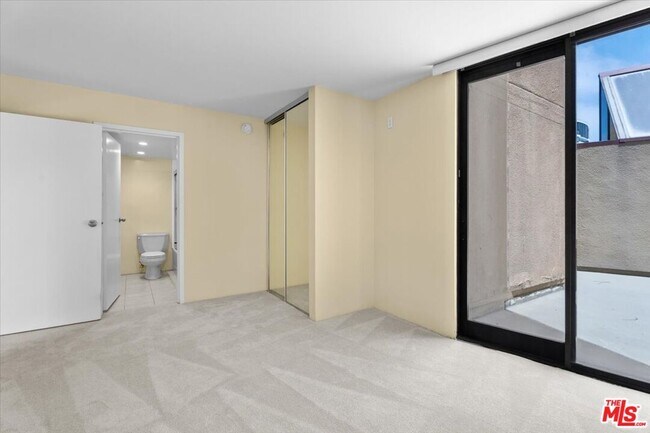 Building Photo - 4265 Marina City Dr
