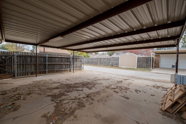 Building Photo - 2821 Metz Dr