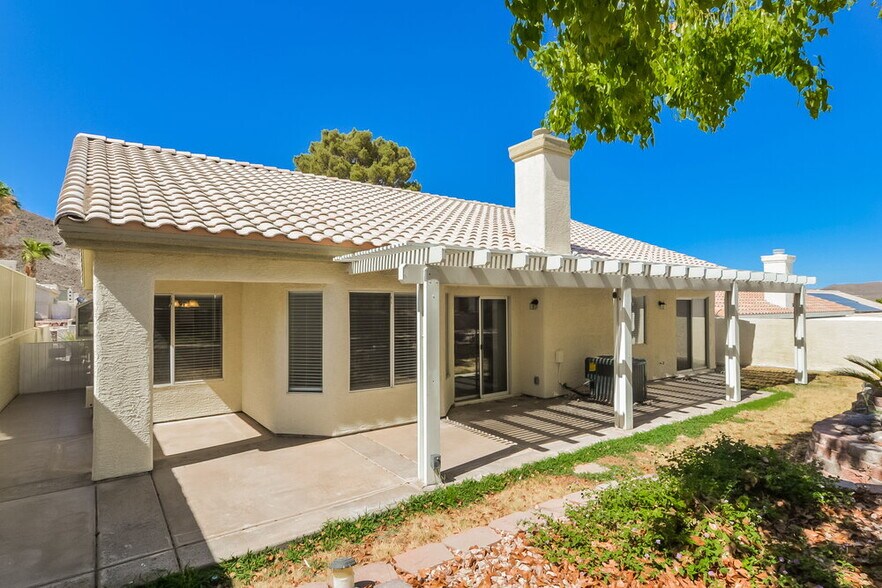 Building Photo - 1016 Armillaria St